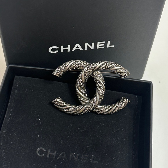 CHANELAuthentic Silver Ruthenium Twisted CC Brooch Luxury Pin Textured - Picture 9 of 11